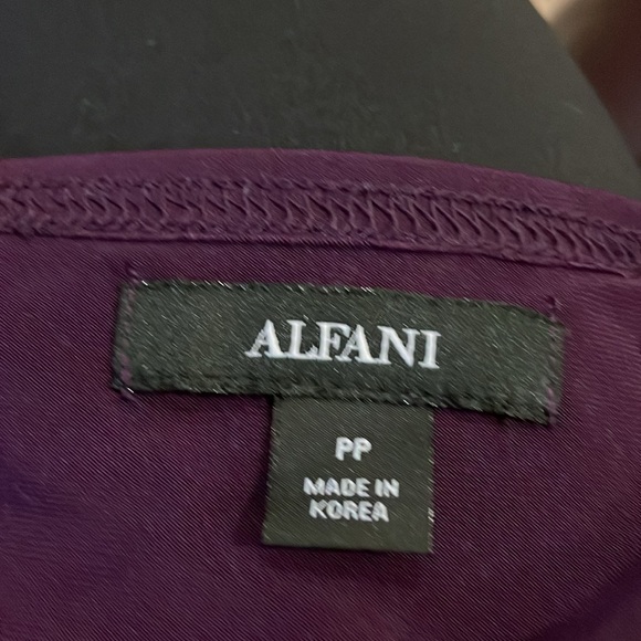 Alfani Petite extra small 3/4 sleeve pullover tunic top. Longer hem in back - Picture 6 of 8